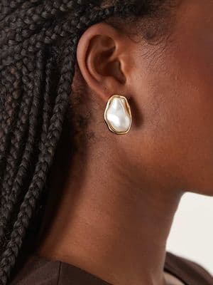 DesignB London claw set pearl stud earrings