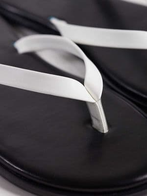 SEQWL jelly flip flops