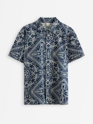 Short-sleeved shirt