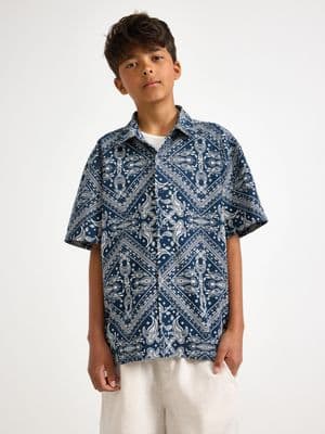 Short-sleeved shirt
